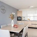 Garden Palace A125 דירה *